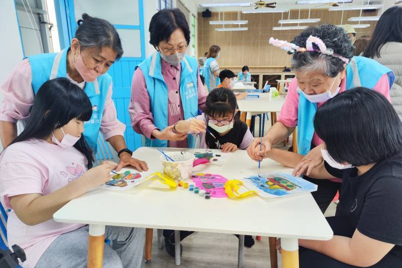 「祥繪平安─彩繪環保袋DIY」活動，增進特教班學生手作能力