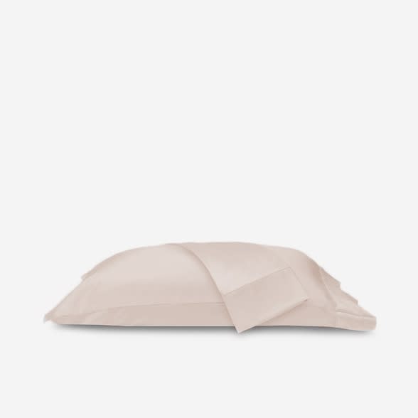 PÜR Silk Pillowcase. Image via Sleep Country