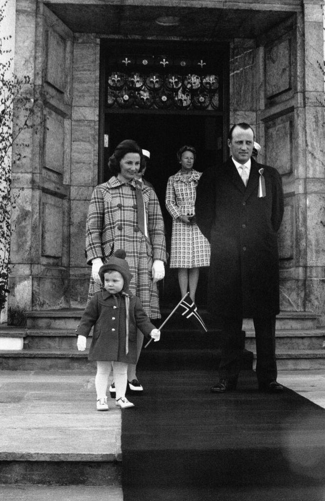 harald de norvège avec son épouse et leur fille