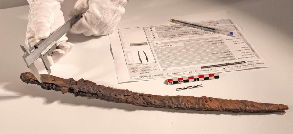 The 1,000-year-old Islamic sword found in a grave in Valencia.