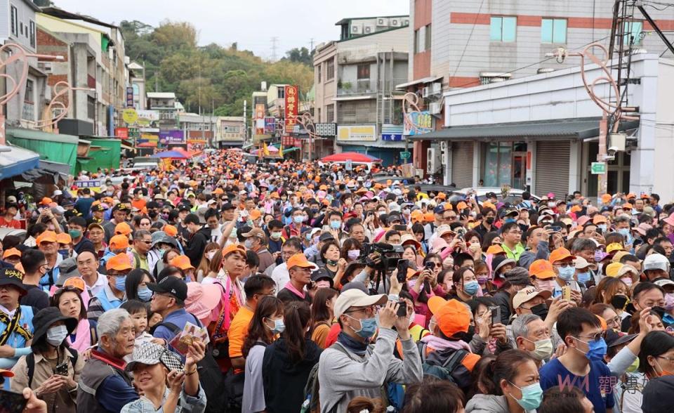 這次白沙屯媽祖徒步進香活動創下了百餘年歷史上的第一次，首次進入林內鄉境內，成為雲林縣的重要歷史紀錄。根據傳統，從苗栗走到林內鄉至少需要5天的行程，這也是信眾與媽祖一起共同見證歷史的重要時刻。