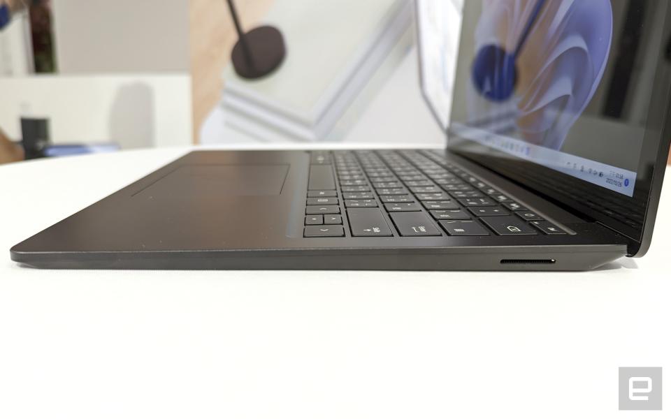 <p>Microsoft Surface Laptop 5</p>
