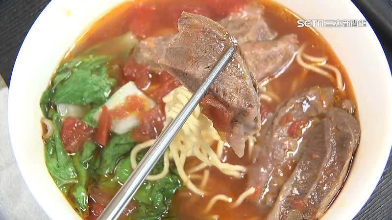 國民美食牛肉麵，攻佔你的胃也攻佔熱量榜首。