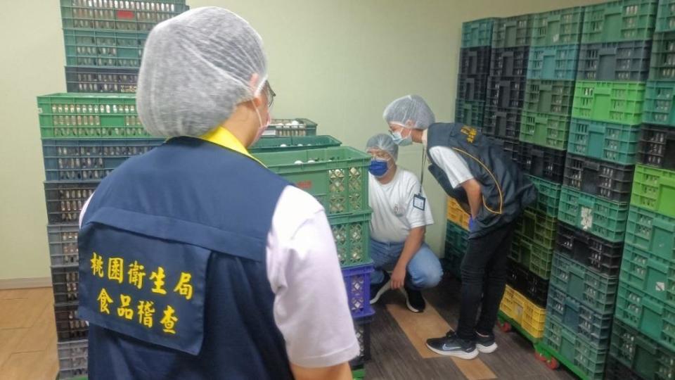 桃園市衛生局針對維仕捷食品有限公司2次規避提供不實資料開罰。（圖／桃市府提供）