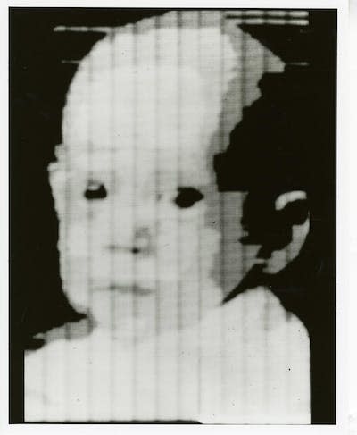 El bebé de la primera imagen digital de la historia es Walden, el hijo de Russell Kirsch, creada mediante el escaneo de una fotografía analógica en 1957. <a href="https://commons.wikimedia.org/wiki/File:NBSFirstScanImage.jpg" rel="nofollow noopener" target="_blank" data-ylk="slk:Russell A. Kirsch / National Institute of Standards and Technology / Wikimedia Commons;elm:context_link;itc:0;sec:content-canvas" class="link ">Russell A. Kirsch / National Institute of Standards and Technology / Wikimedia Commons</a>