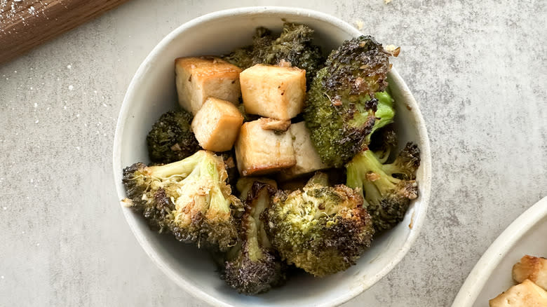 teriyaki tofu and broccoli single serving