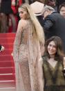 <p>Rita Oras fast hüftlange Extensions waren das eigentliche Highlight ihres Cannes-Auftritts. Doch auch das Kleid konnte sich sehen lassen. Mit Kristallen bestickt funkelte das Dress von Elie Saab im Blitzlichtgewitter. (Bild: AP Photo) </p>