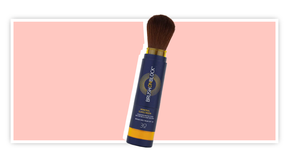 Create the illusion that you were kissed by the sun with the Brush On Block Mineral Sunscreen Powder in “Touch of Tan.”