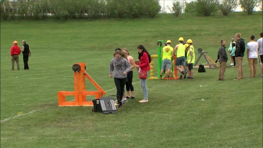 Bettendorf high school hosts Trebuchet Competition_01996045-159532