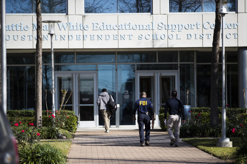 Authorities enter the Houston Independent School District Administration Building on Thursday, Feb. 27, 2020, in Houston. Agents arrived at the school offices at around 8 a.m. for what FBI spokeswoman CJ Jones would only describe as a “court-authorized law enforcement activity." (Marie D. De Jesus/Houston Chronicle via AP)