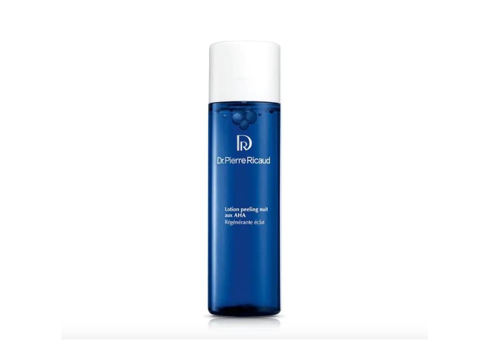 26€ les 125 ml<br><p>Formulée à base d’AHA, cette lotion peeling de nuit signée Dr. Pierre Ricaud, en plus de débarrasser la peau des cellules mortes, resserre les pores et lisse le grain de la peau pour un teint éclatant. Elle est sans rinçage et le rendu est immédiat. </p><br><a href="https://www.ricaud.com/fr-fr/lotion-peeling-nuit-aux-aha.htm?shop=seahm&gclid=EAIaIQobChMI0tronJbE8AIVkdxRCh39xgX4EAQYASABEgLeFfD_BwE" rel="nofollow noopener" target="_blank" data-ylk="slk:Acheter;elm:context_link;itc:0;sec:content-canvas" class="link ">Acheter</a>