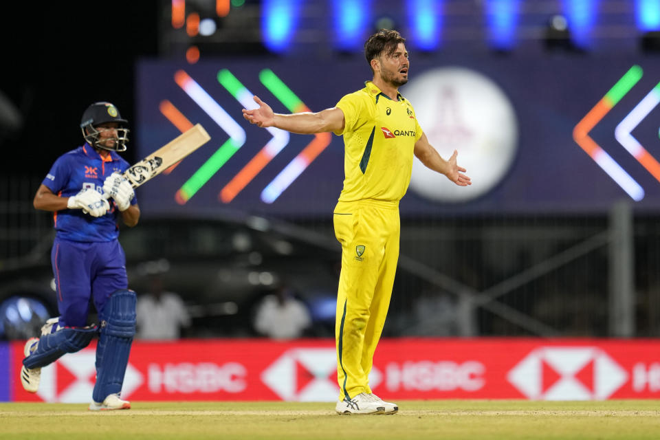 Australia's Marcus Stoinis, right, reacts after a misfield as India's Kuldeep Yadav, left, runs to score during the third and last one day international cricket match between India and Australia in Chennai, India, Wednesday, March 22, 2023. (AP Photo/Aijaz Rahi)