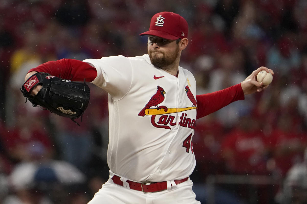 Montgomery stays unbeaten with Cardinals, blanks Cubs