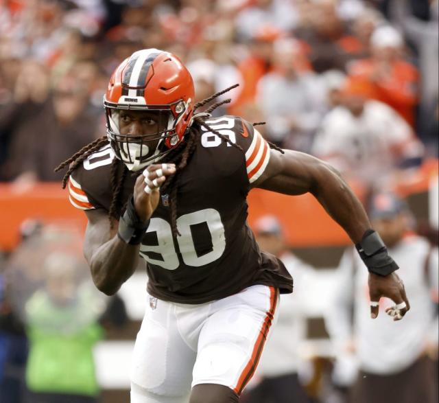 Report: Former Browns RB in critical condition after saving his