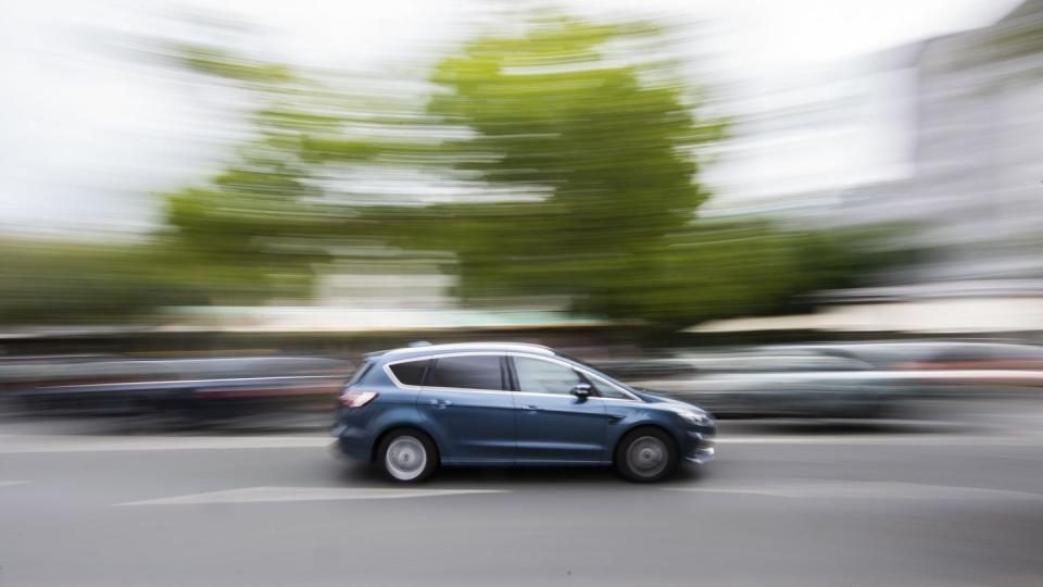 Pendler können den Arbeitsweg bei der Steuer geltend machen. Allerdings nur den Hinweg. Leiharbeiter können hingegen beide Strecken mit 0,30 Euro absetzen.