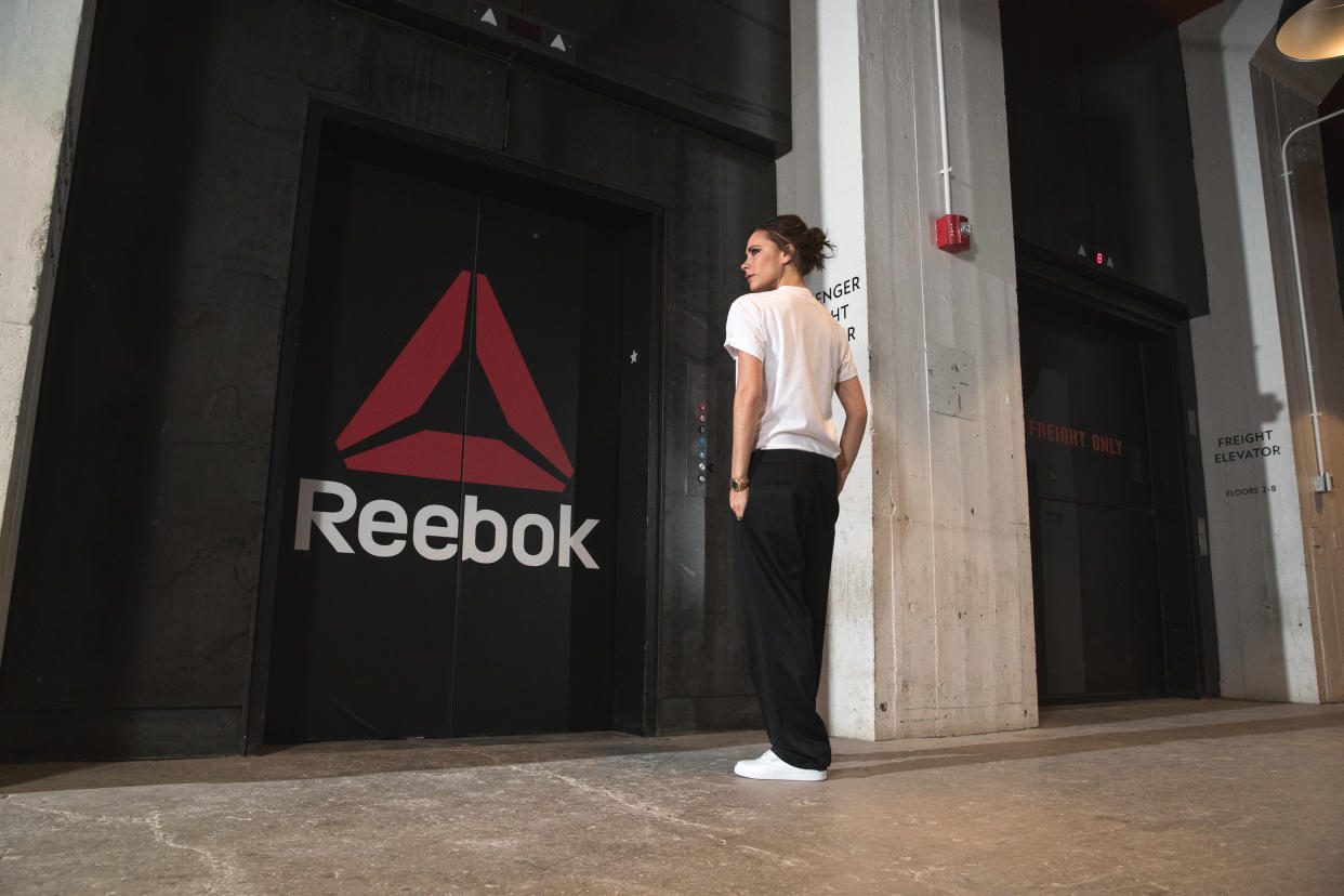 Victoria Beckham und ein Sportartikelhersteller bringen Ende 2018 eine neue Mode-Kollektion auf den Markt. (Bild: PR/Reebok x Victoria Beckham)