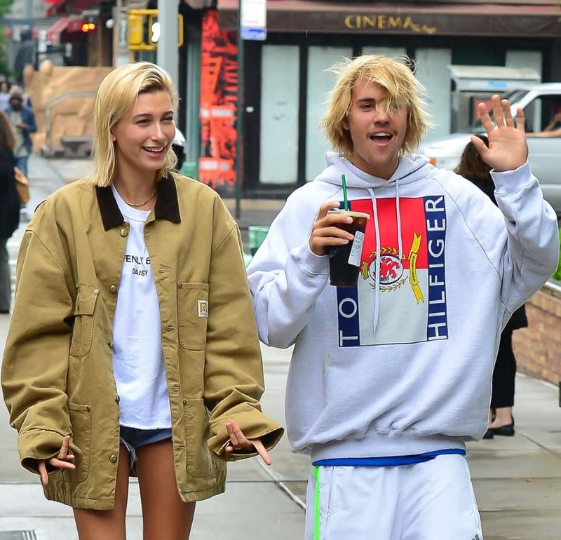 Hailey Baldwin and Justin Bieber on the streets of New York City. (Photo: Backgrid)