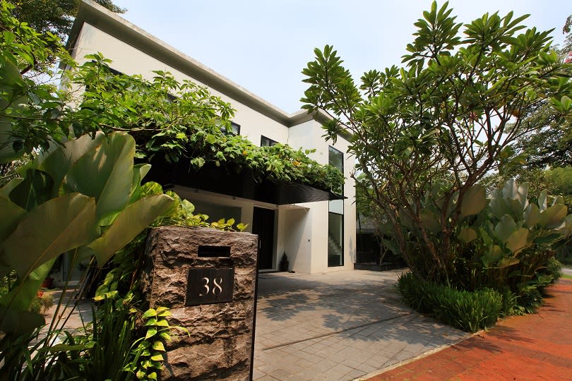 A bungalow at Lakeshore View in Sentosa Cove was recently sold for $15.5 million ($1,807 psf)