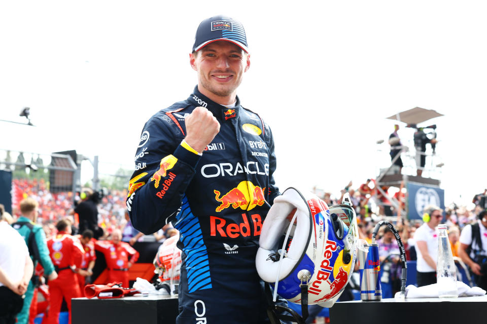 Una jornada con festejo doble para Max Verstappen, el piloto que combina los grandes premios de Fórmula 1 con las carreras virtuales