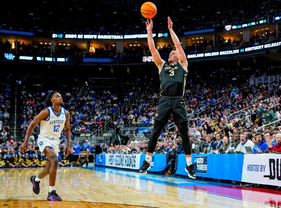 Oakland Golden Grizzlies guard Jack Gohlke (3) takes a jump shot in the first round of the 2024 NCAA Tournament at PPG Paints Arena in Pittsburgh, Pennsylvania on Thursday, March 21, 2024.