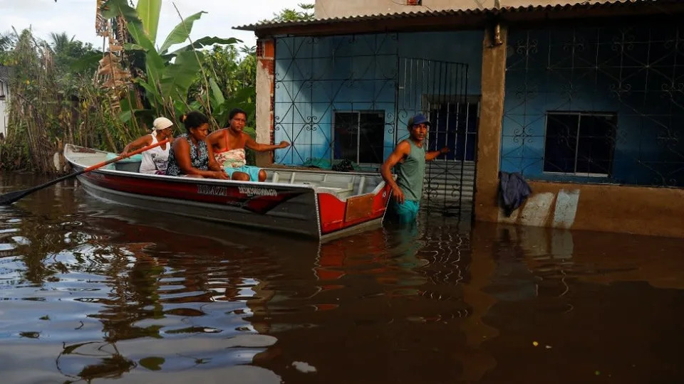 Moradores de Ilh&#xe9;us