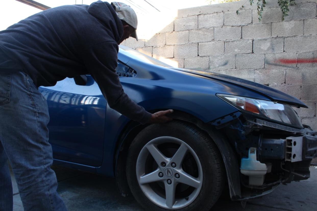 El Chuky performs body work in Ciudad Juárez, work that he did in El Paso until March 2020.