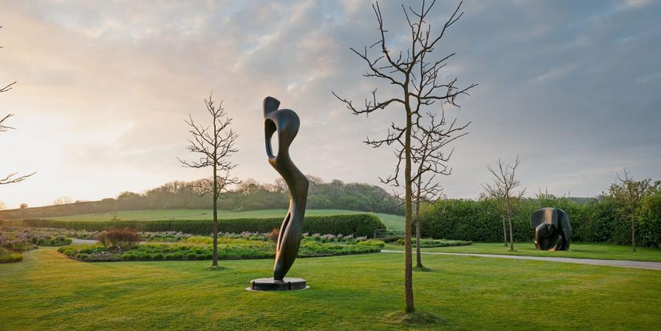 Photo credit: Ken Adlard/courtesy Hauser & Wirth. Reproduced by permission of The Henry Moore Foundation