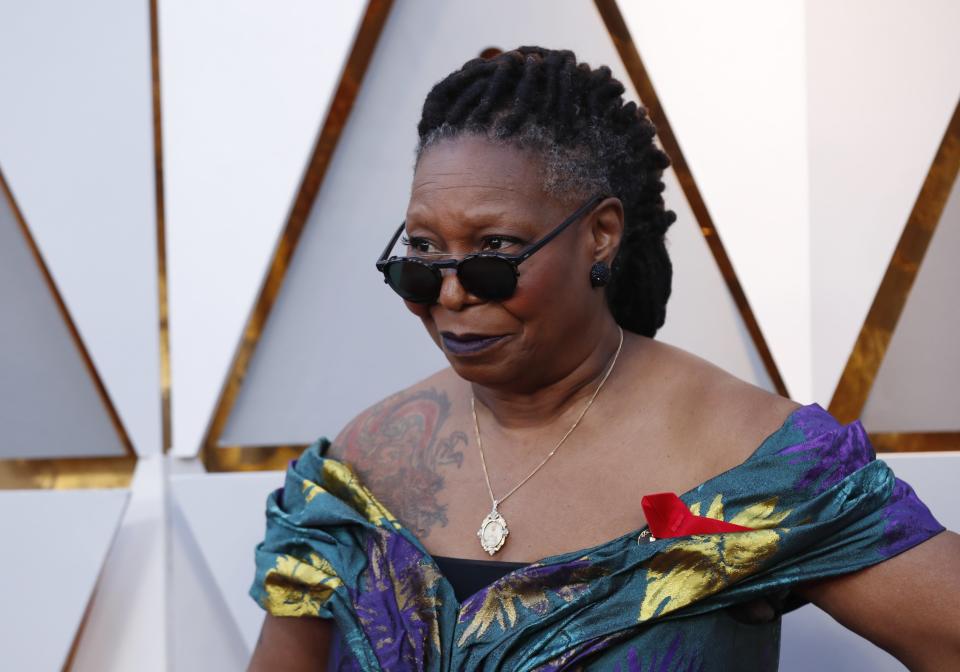 <p>Whoopi Goldberg no solo es defensora de la legalización de la marihuana y consumidora habitual, como ella misma ha revelado, sino que además tiene su propia línea de productos derivados del cannabis para fines terapéuticas. La marca, que se llama Maya & Whoopi, incluye infusiones o pastillas para mascar, entre otros artículos. (Foto: Mario Anzuoni / Reuters). </p>