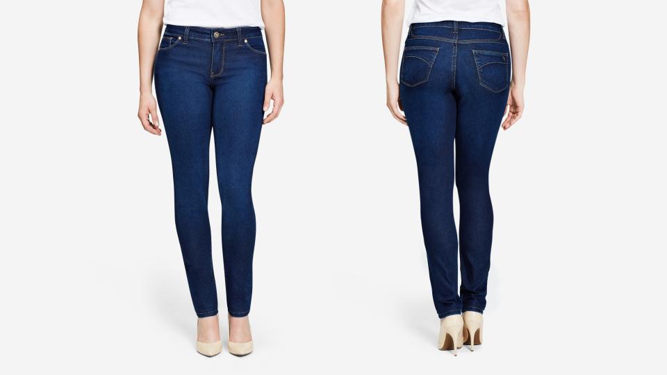 Beija Flor jeans are made with fabric technology called Emana that reduces the appearance of cellulite.