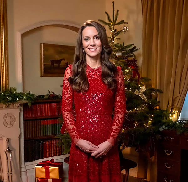 gasolina Sensación Economía Kate Middleton recupera su famoso vestido rojo de lentejuelas para la  felicitación de Navidad