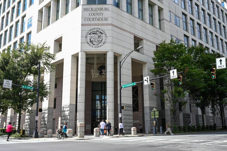 The Mecklenburg County Courthouse in Charlotte hosts the highest volume of cases of any state court venue in North Carolina, according to state data. Melissa Melvin-Rodriguez/mrodriguez@charlotteobserver.com