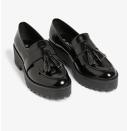 40€<br><br><a href="https://www.monki.com/en_eur/accessories/shoes/product.chunky-platform-loafers-black.0629197004.html" rel="nofollow noopener" target="_blank" data-ylk="slk:Acheter;elm:context_link;itc:0;sec:content-canvas" class="link ">Acheter</a>