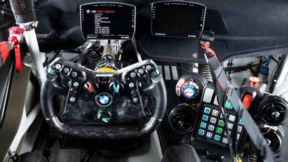 M4 GT3的方向盤由BMW Motorsport與Fanatec共同開發，能夠完全移植到賽車模擬器。（圖片來源/ BMW）