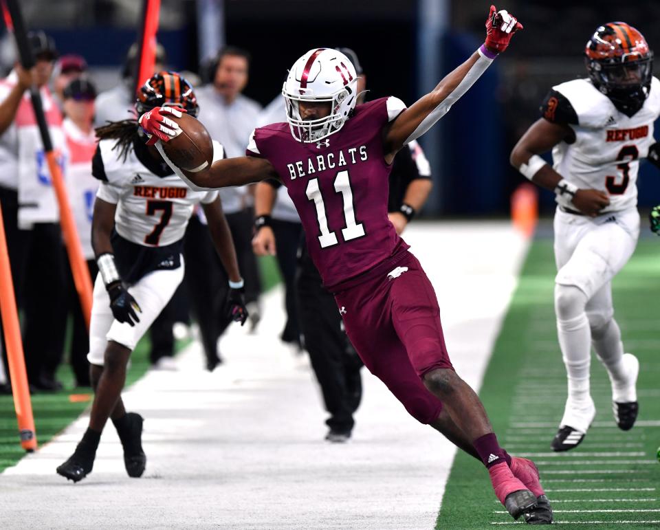 Hawley wide receiver Diontay Ramon skirts the sideline before being forced out of bounds during the Bearcats Class 2A Division I state football championship against Refugio at AT&T Stadium in Arlington on Thursday. Ramon caught two touchdown passes in the game.