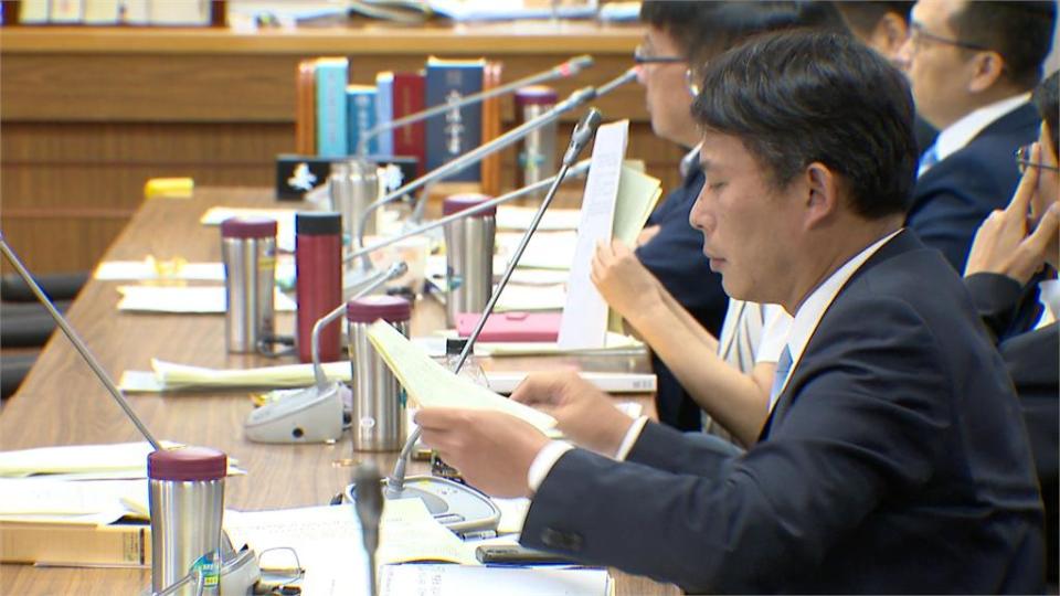 國民黨提散會動議、黃國昌棄權不投票　柯建銘痛批：立院最黑暗的一天