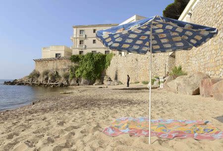 A general view of the public beach called "La Mirandole" which is seen below the villa owned by the king of Saudi Arabia in Vallauris - Golf Juan, France, July 18, 2015. Unauthorized work initiated at the request of the Saudi royal family to build an access from the villa to the public beach, which included laying a cement slab in the sand, has been interrupted, according to the French media. Access to the small beach is due to be closed to the public for security measures during the summer holiday stay of Saudi Arabia's King Salman and his entourage. REUTERS/Jean-Pierre Amet