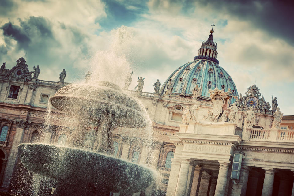 Vaticano, ordine di cattura per mons. Zanchetta: accusato di abusi sessuali