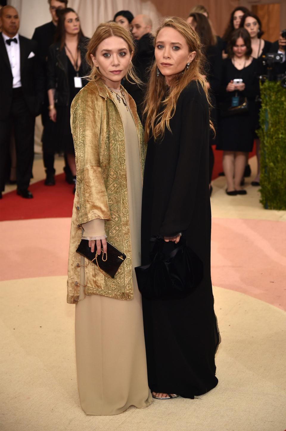 <h1 class="title">Mary-Kate Olsen and Ashley Olsen, both in Fred Leighton jewelry</h1><cite class="credit">Photo: Getty Images</cite>