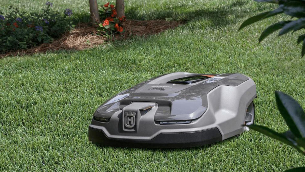  Husqvarna Automower 415X robot mowing grass 