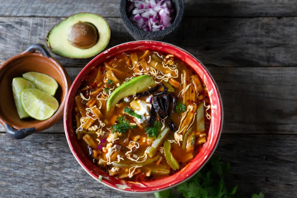 Cómo hacer sopa de tortilla