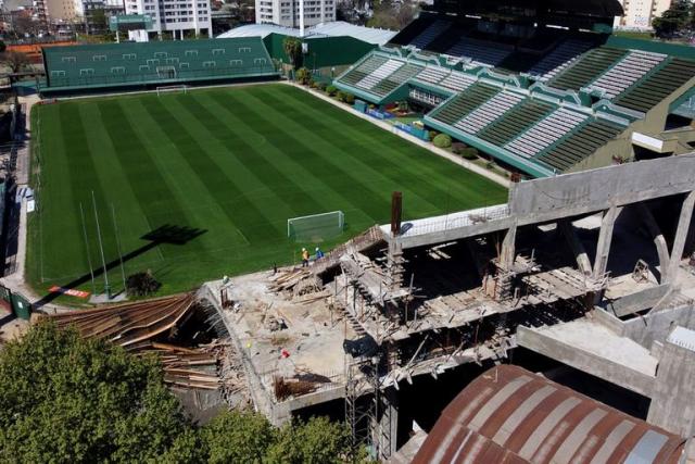 Derrumbe de una tribuna en la cancha del Club Ferro Carril Oeste