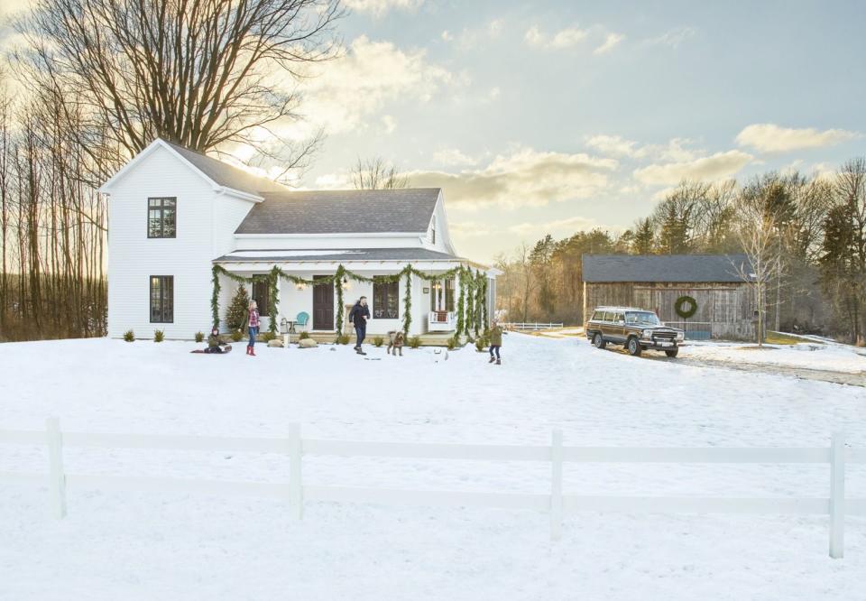 31 Farmhouse Christmas Decorating Ideas for the Merriest Country Home