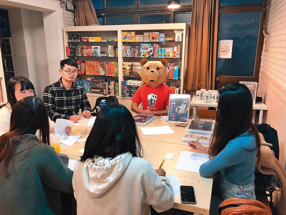 台灣的LARP場館多半轉型自經營密室逃脫遊戲的工作室或桌遊店。（翻攝自桌上有戲玩空間粉絲專頁）