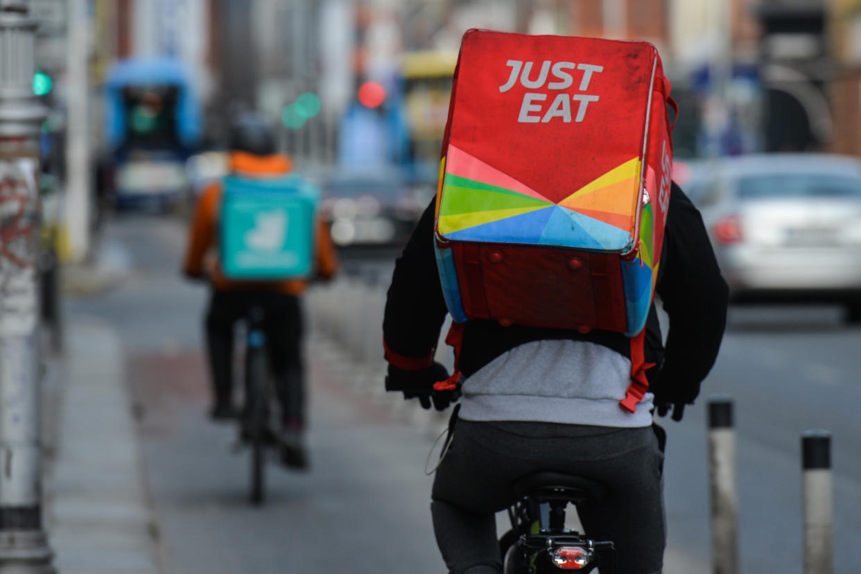 DUBLIN, IRELAND - 2021/02/13: Couriers from Just Eat and Deliveroo food delivery companies seen in Dublin city center,  during the COVID-19 pandemic lockdown.
Level 5 lockdown restrictions are set to be extended by Irish Government, by at least another six weeks with only schools and the construction sector likely to be allowed to reopen before Easter. (Photo by Cezary Kowalski/SOPA Images/LightRocket via Getty Images)