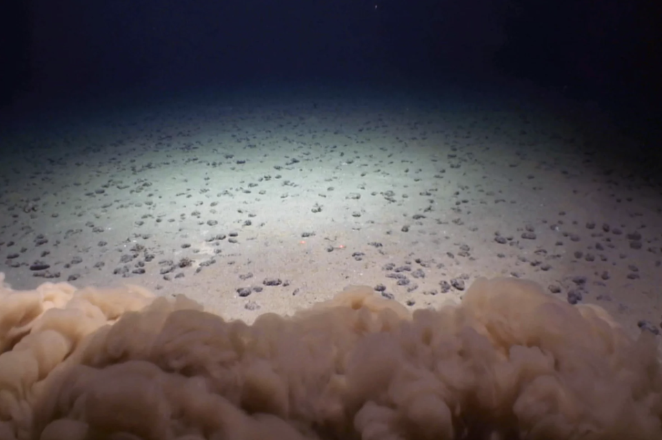 Veículos de mineração podem prejudicar os micróbios que absorvem CO2 no fundo do mar (Imagem: Reprodução/NOAA)
