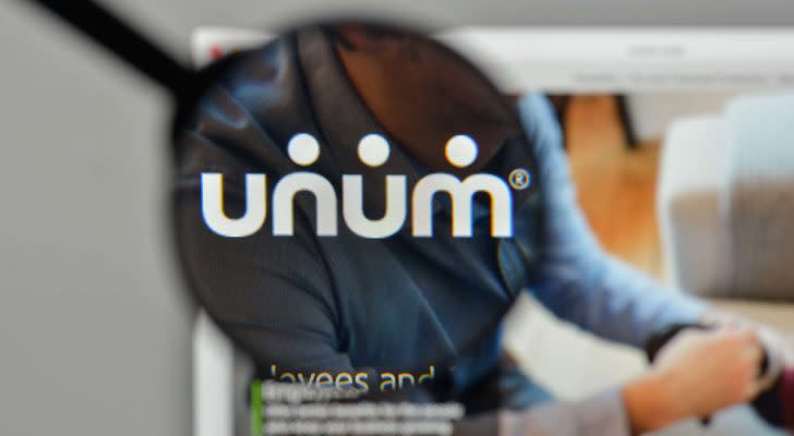 A photo of the Unum logo though a looking glass