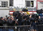 Members of the media gather outside the barn of Kentucky Derby and Preakness Stakes winner American Pharoah after his arrival at Belmont Park in Elmont, New York June 2, 2015. REUTERS/Shannon Stapleton