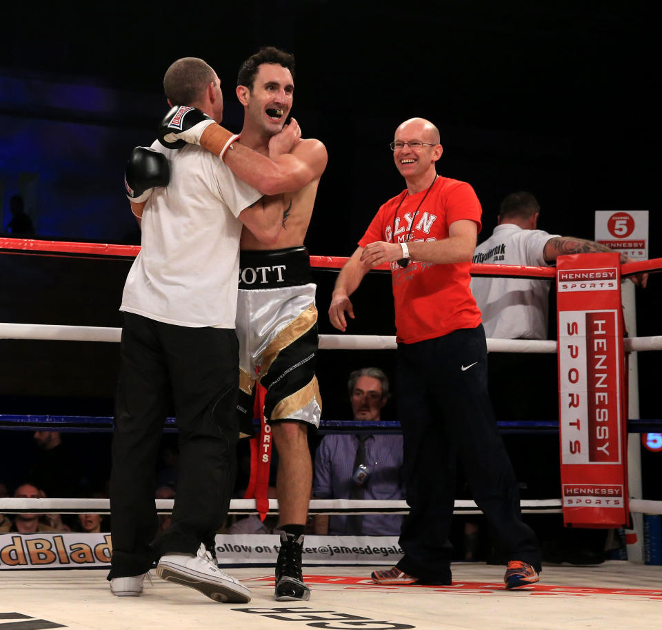 Scott Westgarth celebrates his win over Lee Nutland in 2014 (PA Images)