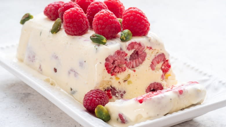 Semifreddo with pistachios and raspberries