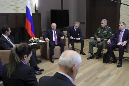 Russian President Vladimir Putin (2nd L), Syrian President Bashar al-Assad (L) and other officials attend a meeting in the Black Sea resort of Sochi, Russia November 20, 2017. Sputnik/Mikhail Klimentyev/Kremlin via REUTERS